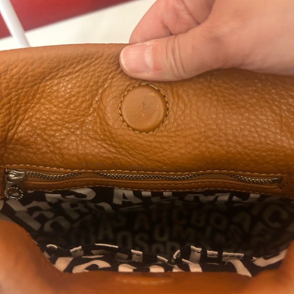 Marc Jacobs Tan Leather Shoulder Bag callouts in the picture. - Picture 9 of 11